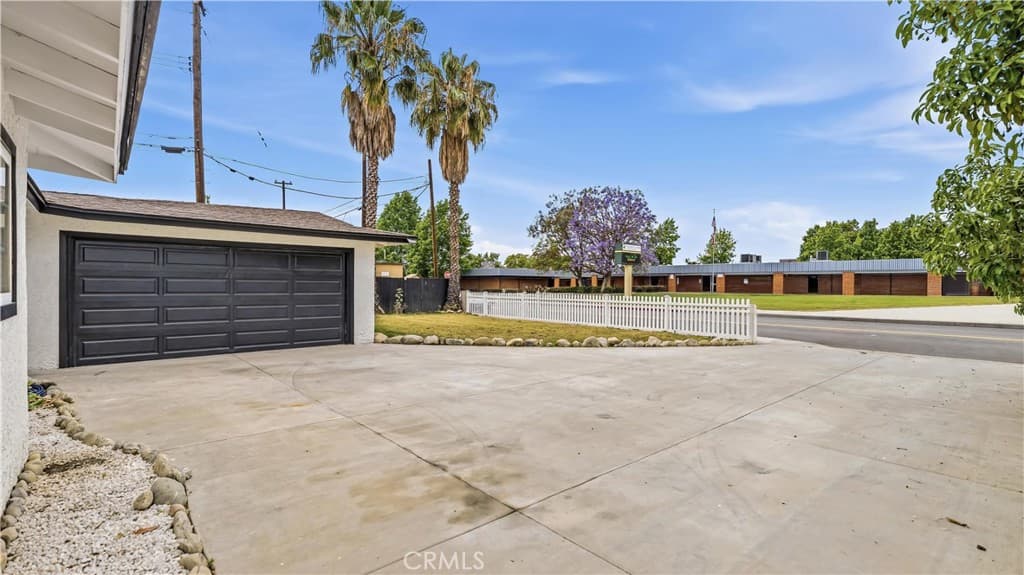Home at 726 W Franklin, Pomona — photo 5 of 12