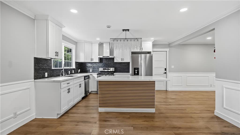 Home at 726 W Franklin, Pomona — photo 8 of 12