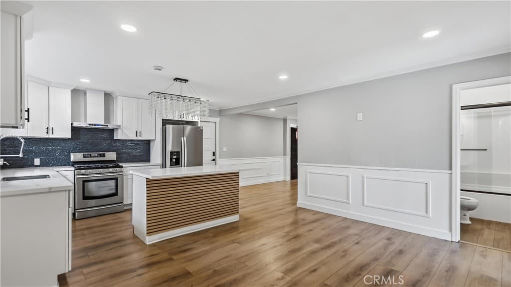 Home at 726 W Franklin, Pomona — photo 10 of 12