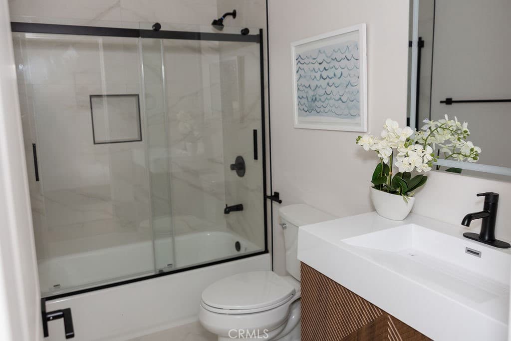 Home at 605 W Gaillard, Glendora — photo 11 of 12