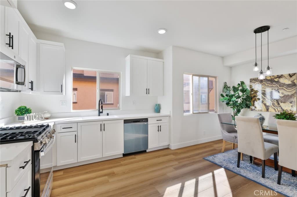 Townhouse at 511 N Lark Ellen, Covina — photo 3 of 12