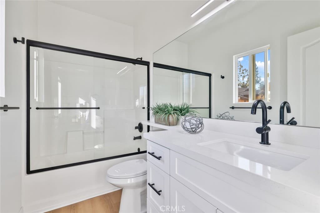 Townhouse at 511 N Lark Ellen, Covina — photo 4 of 12