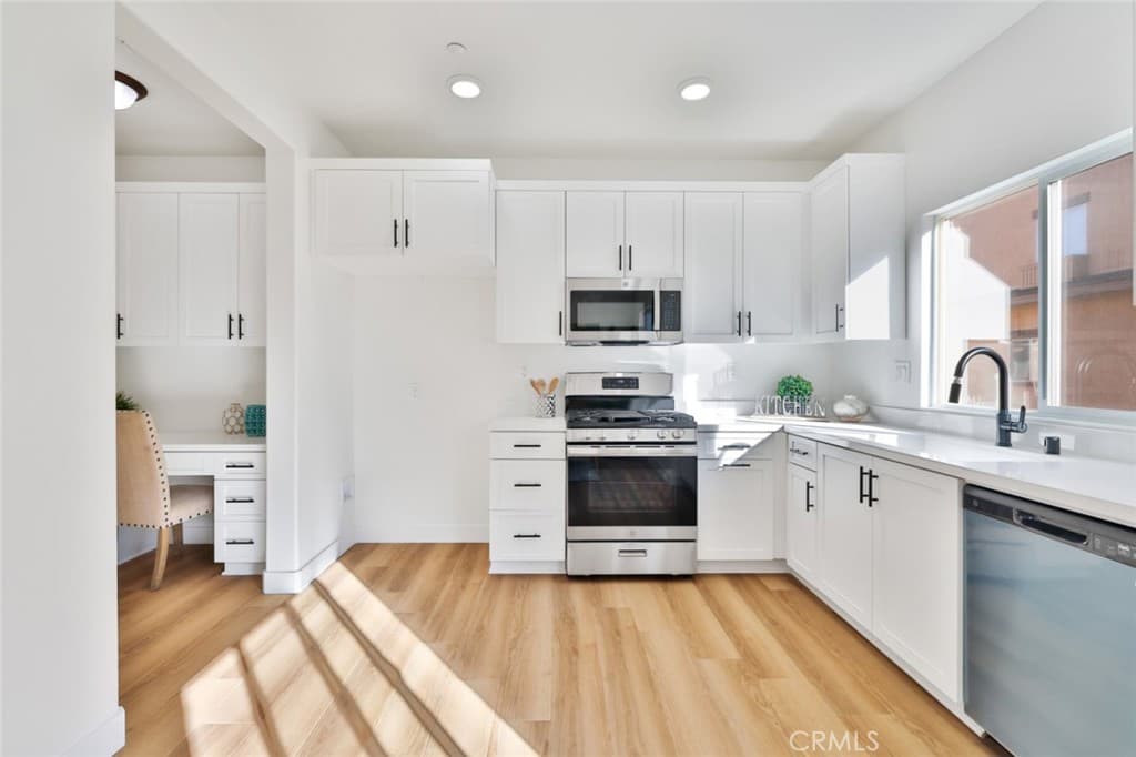 Townhouse at 511 N Lark Ellen, Covina — photo 5 of 12