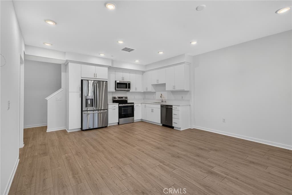 Townhouse at 431 Paradiso Place, Covina — photo 3 of 12