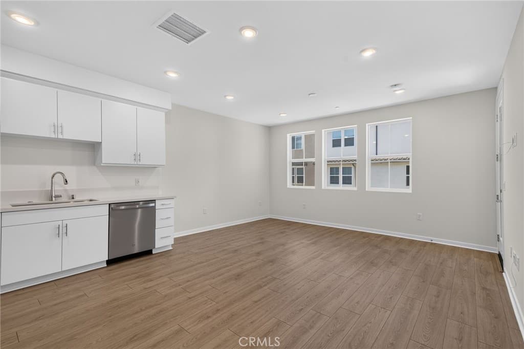 Townhouse at 431 Paradiso Place, Covina — photo 4 of 12