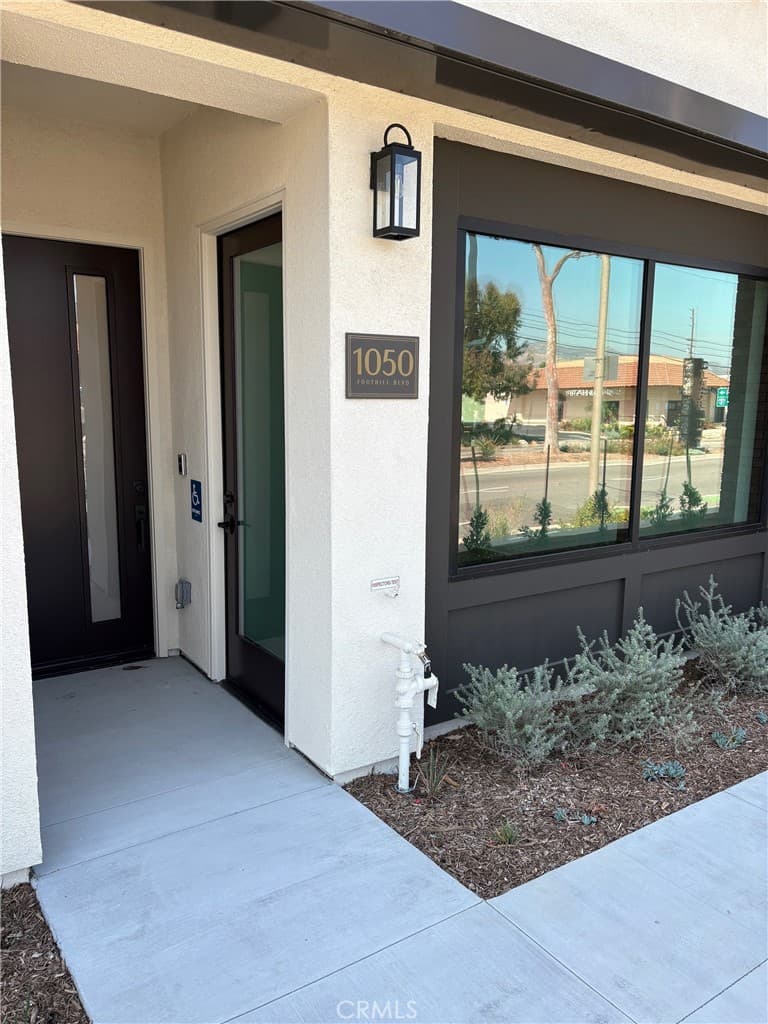 Townhouse at 1032 Foothill Boulevard, Claremont — photo 3 of 12