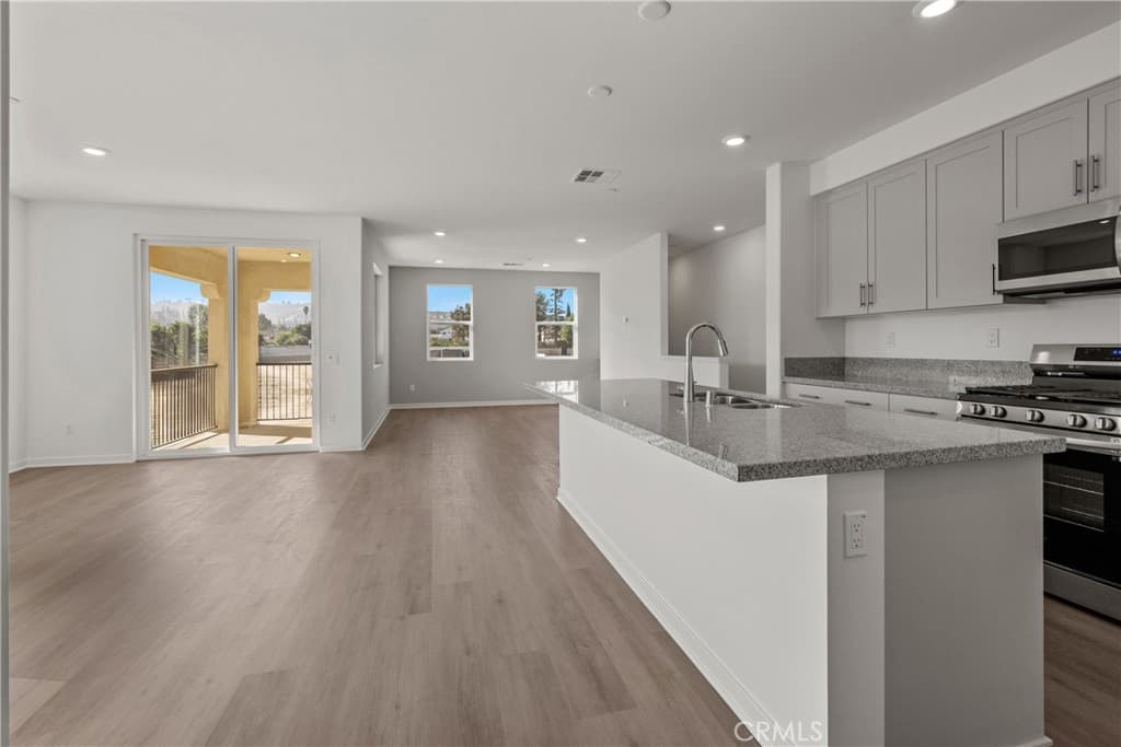 Townhouse at 199 Sonoma Lane, Claremont — photo 5 of 12