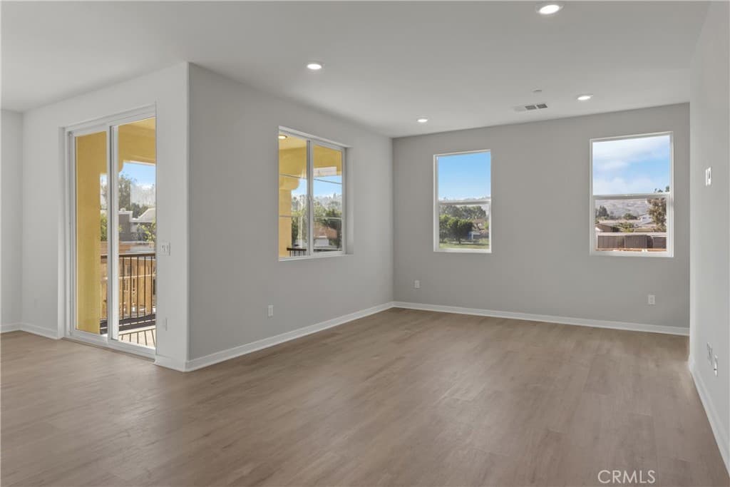 Townhouse at 199 Sonoma Lane, Claremont — photo 6 of 12