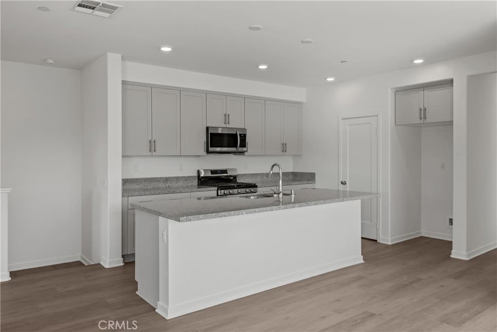 Townhouse at 199 Sonoma Lane, Claremont — photo 7 of 12