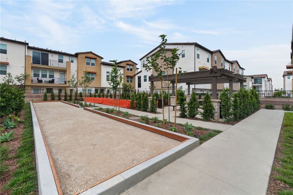 Townhouse at 728 Tropicana Place, Covina — photo 6 of 7