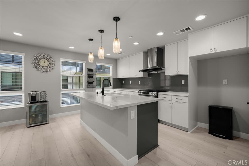 Condo at 721 W Duarte Road B, Monrovia — photo 3 of 12