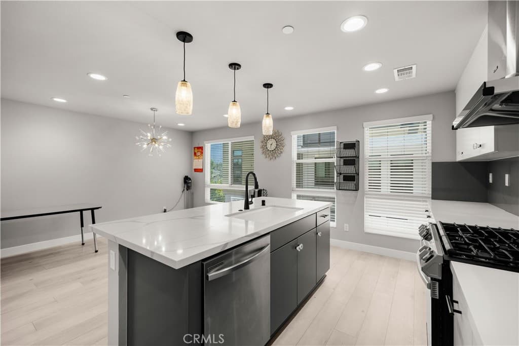 Condo at 721 W Duarte Road B, Monrovia — photo 6 of 12