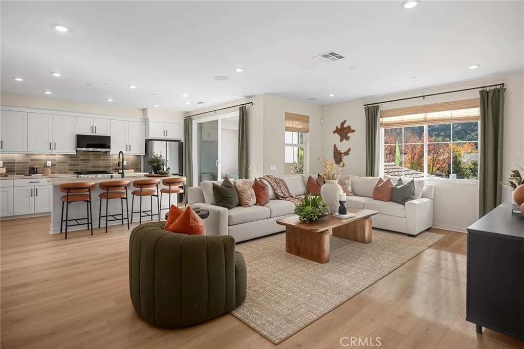 Townhouse at 545 Gregory Way, Glendora — photo 4 of 12