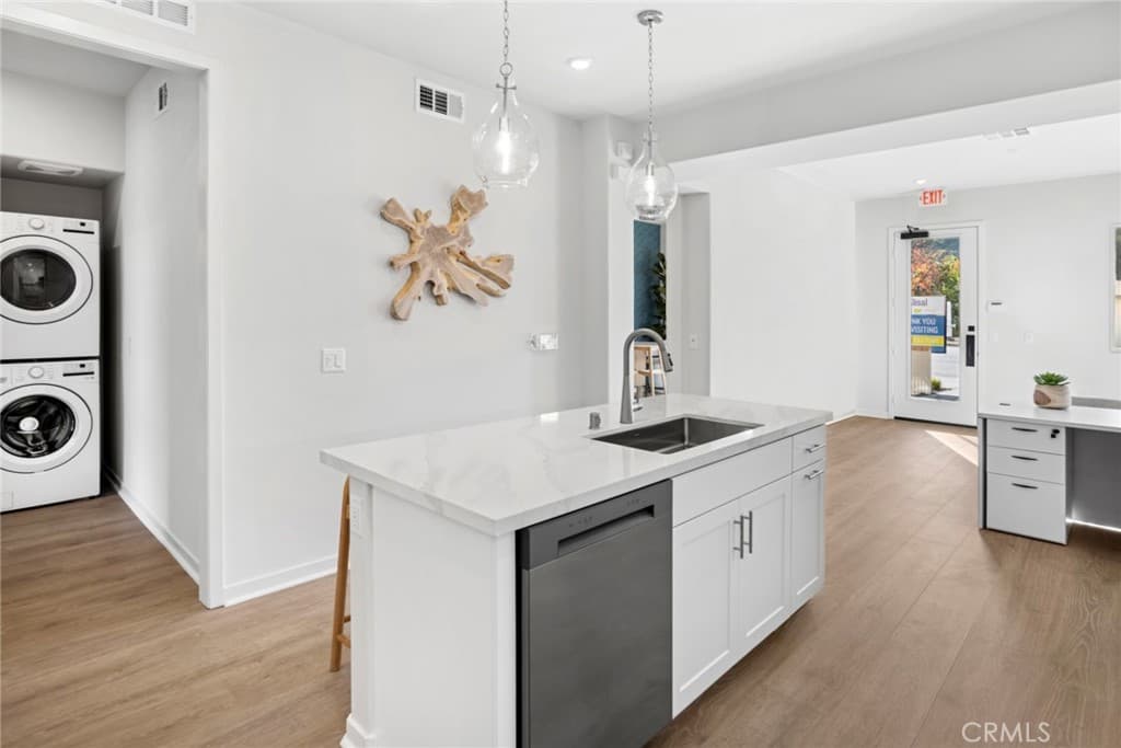 Townhouse at 555 Gregory Way, Glendora — photo 5 of 9