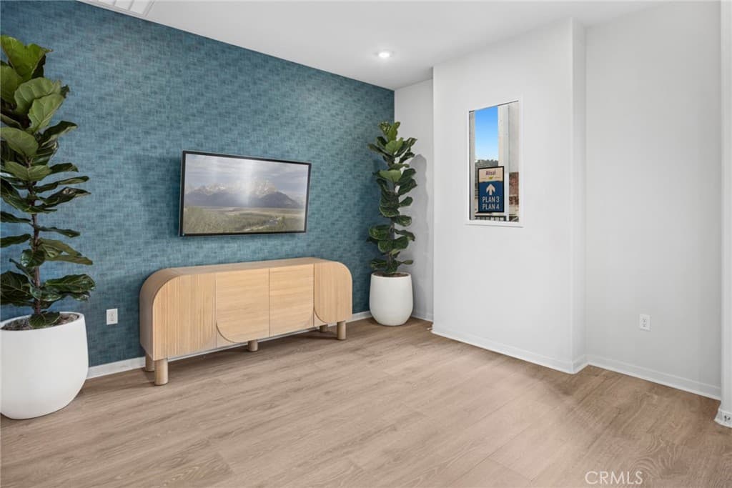 Townhouse at 555 Gregory Way, Glendora — photo 6 of 9