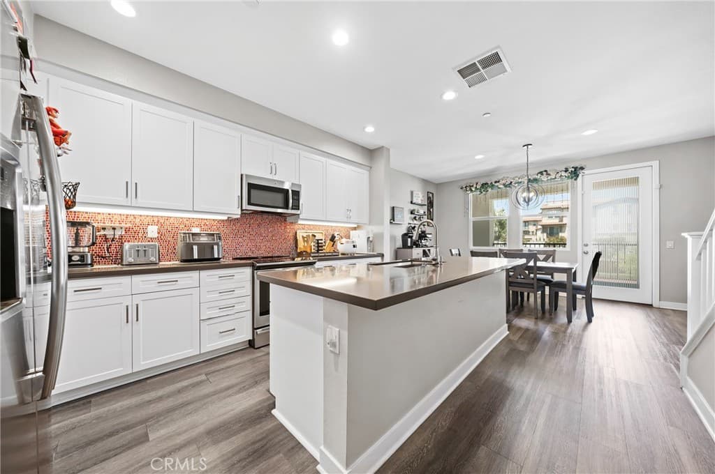 Townhouse at 601 W Foothill Blvd 71, Glendora — photo 7 of 12