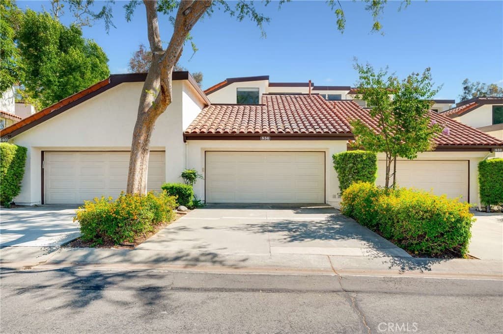 Condo at 836 Trinity, Claremont — photo 3 of 12