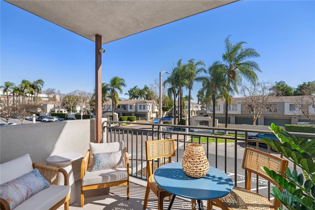 Townhouse at 648 E Fourth Street, Pomona — photo 8 of 12