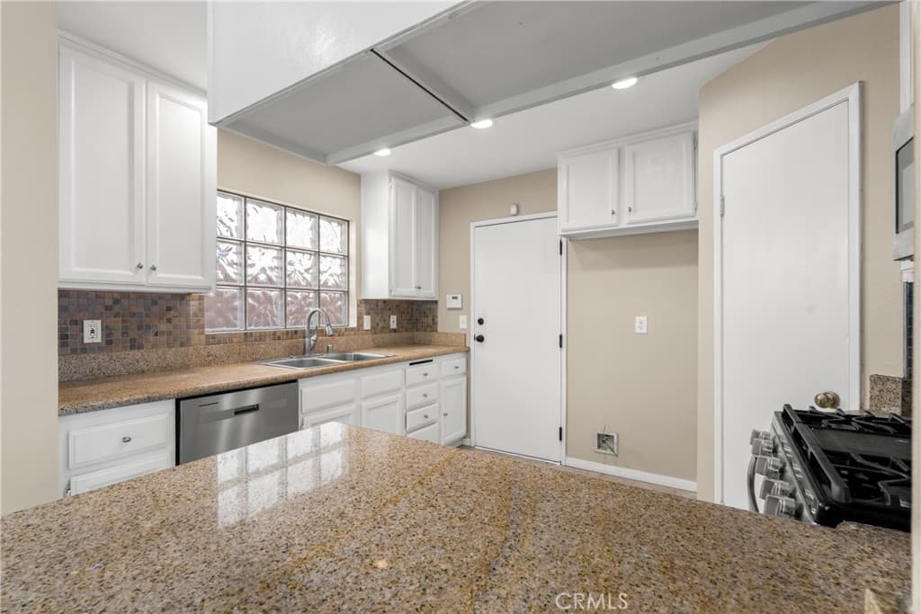 Home at 1243 Monterey Court, Duarte — photo 9 of 12