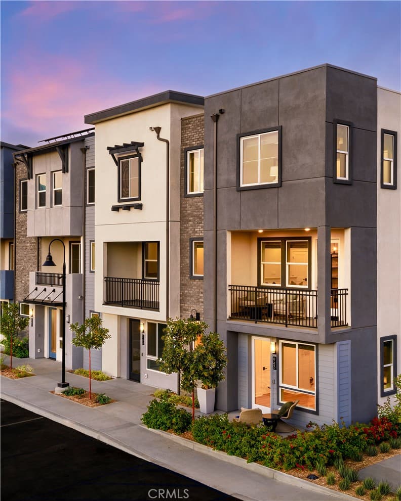 Townhouse at 821 Adeline St, Covina — photo 1 of 9