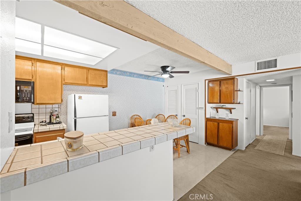 Condo at 23 Country Mile Road, Pomona — photo 4 of 12