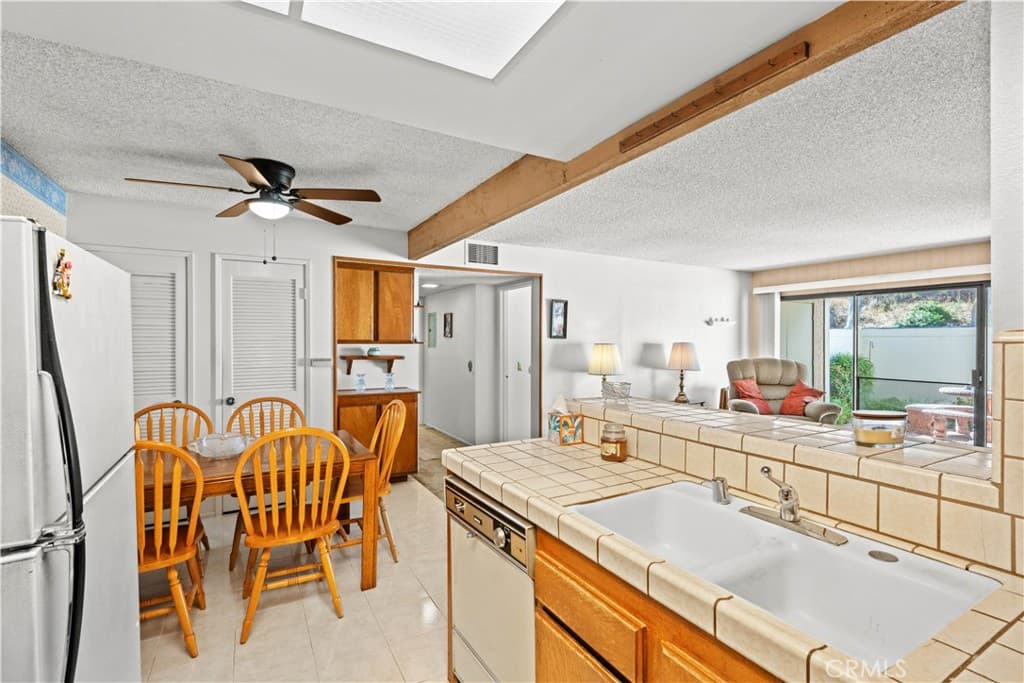 Condo at 23 Country Mile Road, Pomona — photo 10 of 12