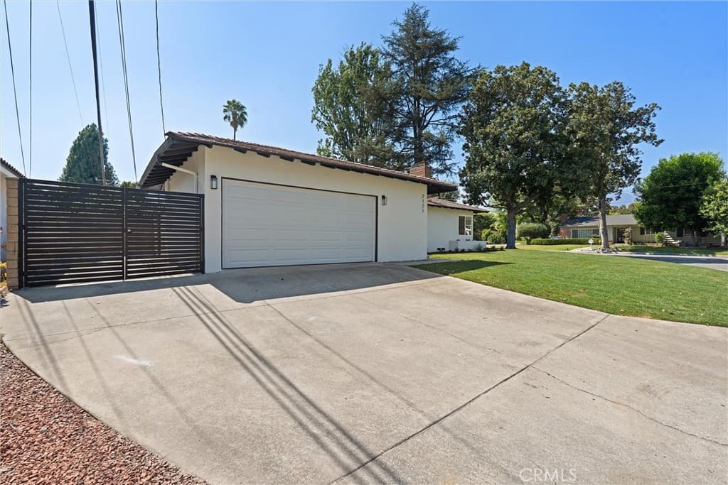 Home at 2121 S 3rd, Arcadia — photo 2 of 12