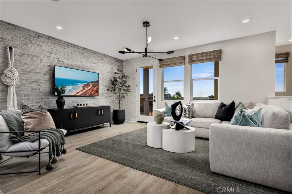 Townhouse at 967 Angeline Rd, Covina — photo 4 of 9