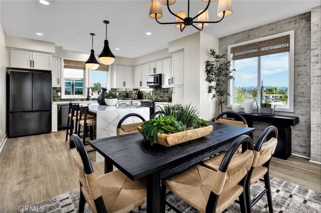 Townhouse at 967 Angeline Rd, Covina — photo 5 of 9