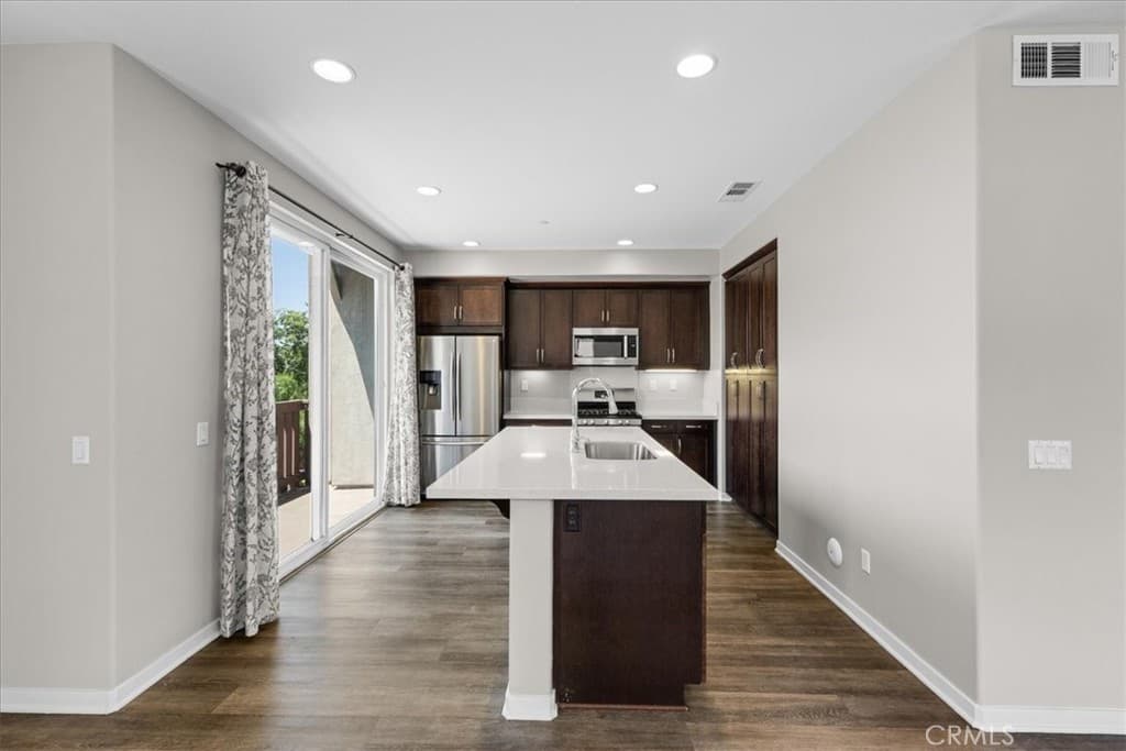 Townhouse at 709 S Azusa Avenue M, Azusa — photo 11 of 12