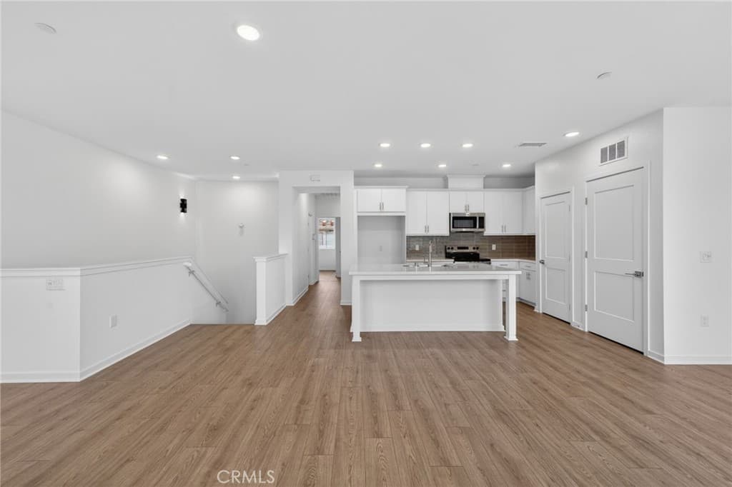 Townhouse at 461 Paradiso Place, Covina — photo 6 of 12