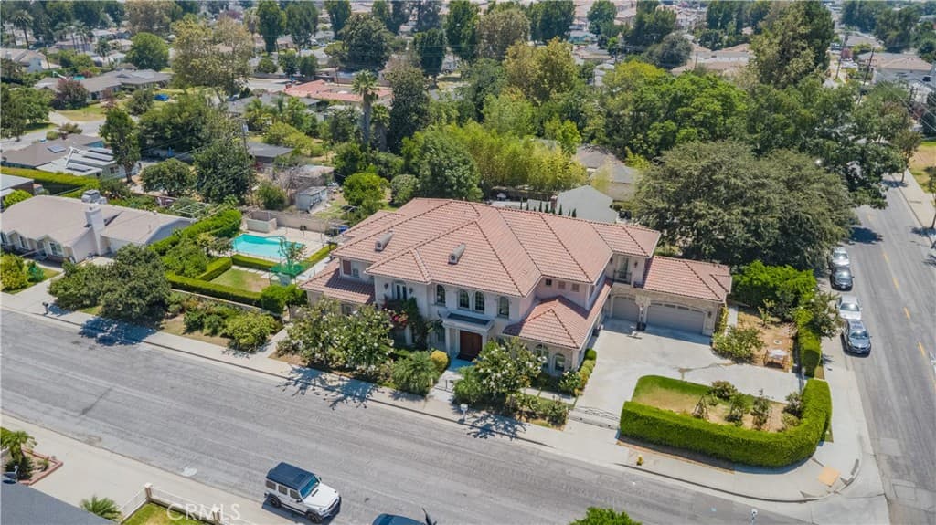 Commercial at 2702 S 10th, Arcadia — photo 2 of 12