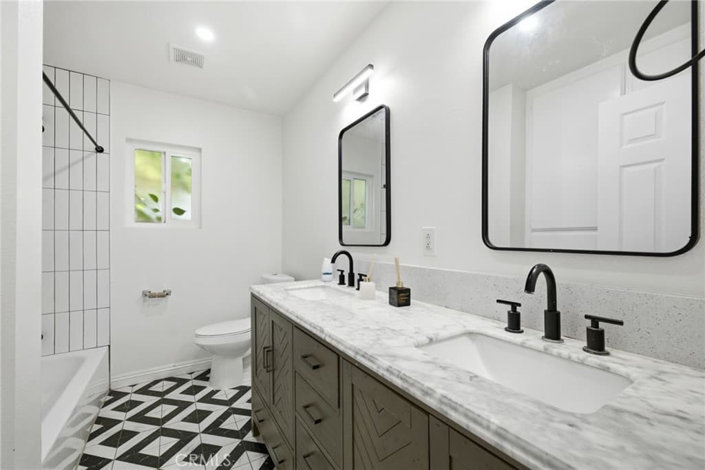 Home at 206 Acacia Street, Pomona — photo 3 of 12