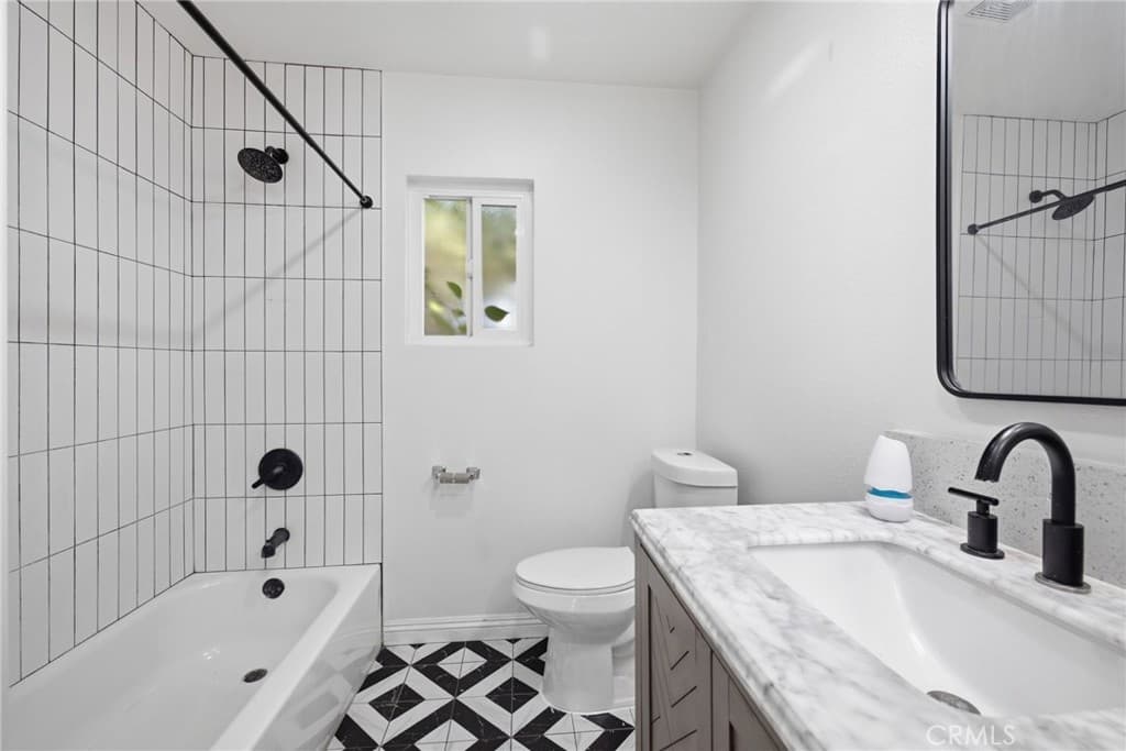Home at 206 Acacia Street, Pomona — photo 4 of 12