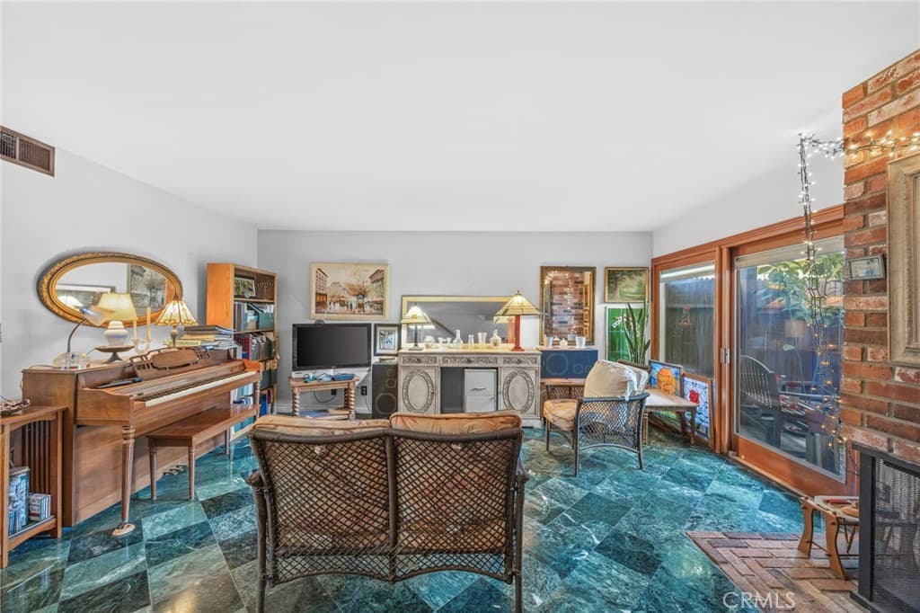 Condo at 541 Linwood Ave C, Monrovia — photo 4 of 12
