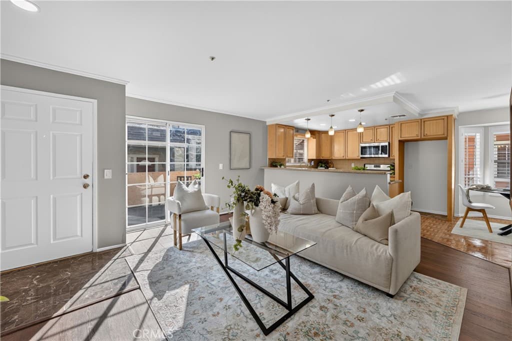 Townhouse at 323 Genoa St A, Monrovia — photo 2 of 12