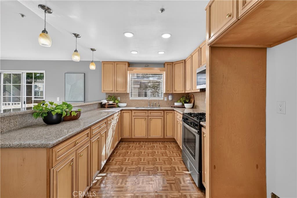 Townhouse at 323 Genoa St A, Monrovia — photo 6 of 12