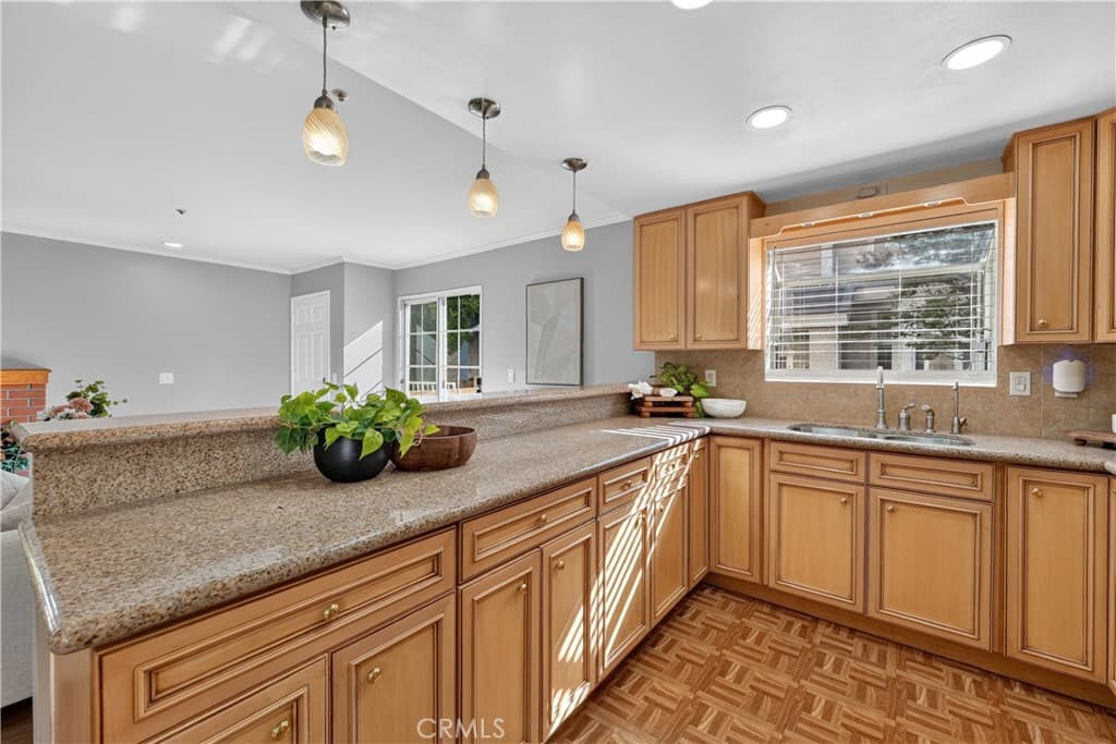 Townhouse at 323 Genoa St A, Monrovia — photo 7 of 12