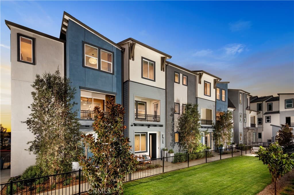 Townhouse at 965 Angeline Rd 27, Covina — photo 1 of 10