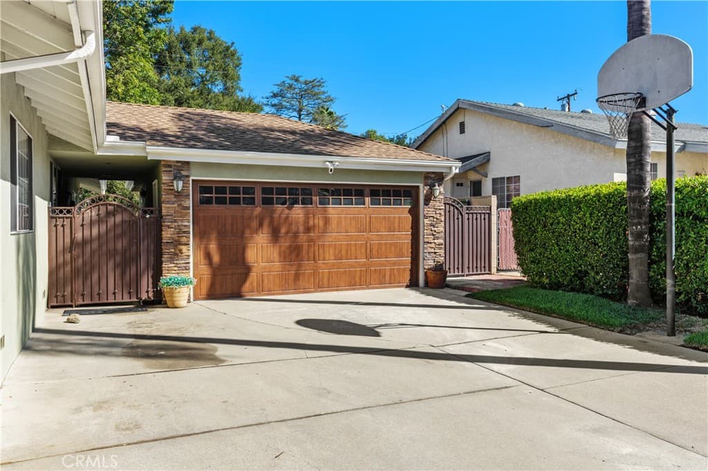 Home at 611 E Foothill Blvd, Glendora — photo 8 of 12