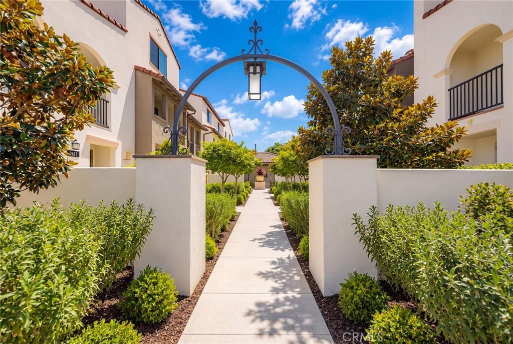 Townhouse at 2624 Paisly Court, Arcadia — photo 3 of 12