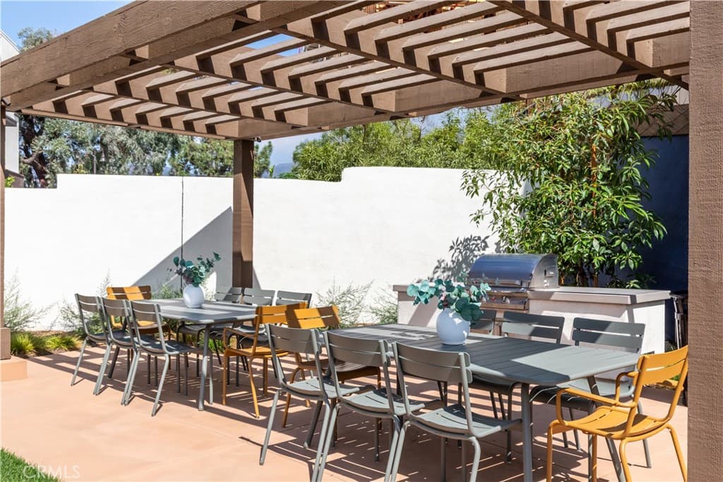 Townhouse at 238 Stillwater Lane, Claremont — photo 4 of 12