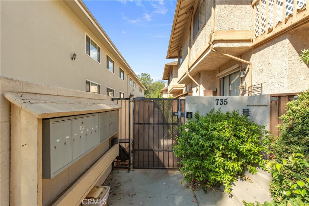 Condo at 735 Arcadia Avenue L, Arcadia — photo 3 of 12