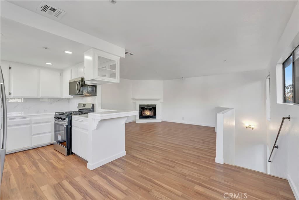 Condo at 609 E Phillips, Pomona — photo 8 of 12