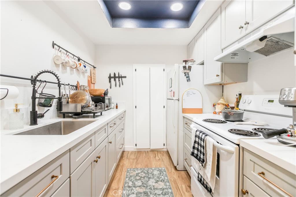 Condo at 960 East Bonita Ave #14, Pomona — photo 6 of 12