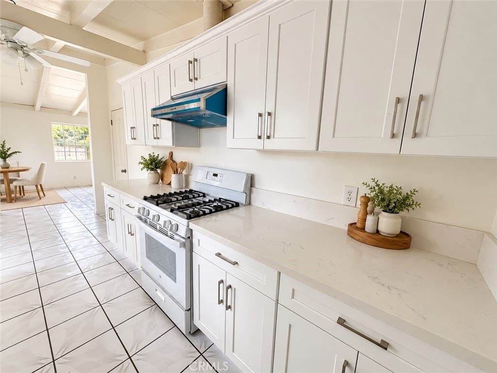 Home at 1871 Glenpark, Pomona — photo 5 of 12