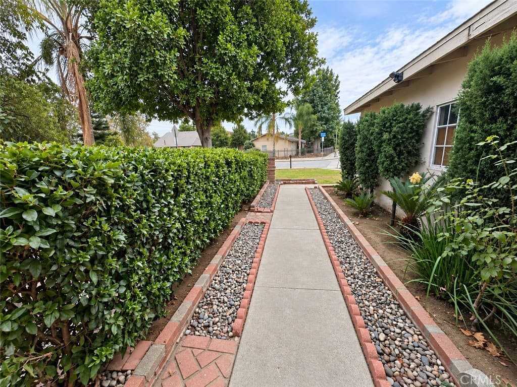 Home at 1871 Glenpark, Pomona — photo 7 of 12