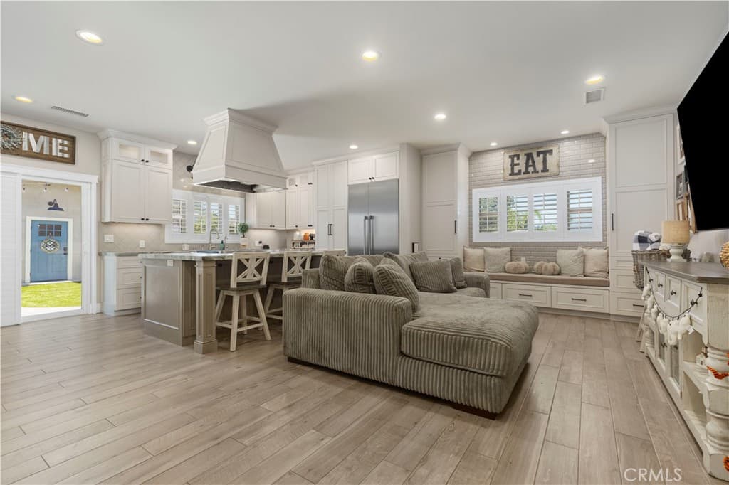 Home at 305 N Prospectors Road, Diamond Bar — photo 10 of 12