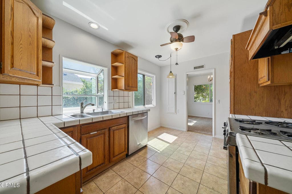 Home at 450 Sycamore Avenue, Glendora — photo 10 of 12