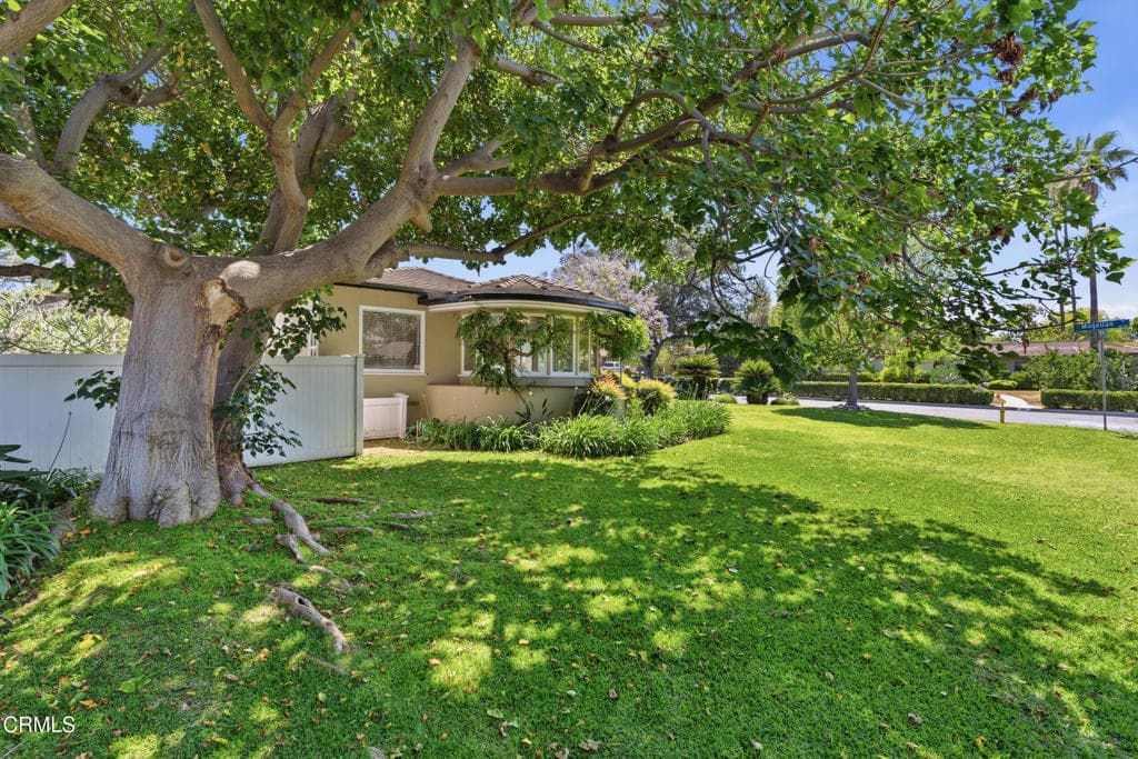 Home at 958 Hugo Reid Drive, Arcadia — photo 5 of 12